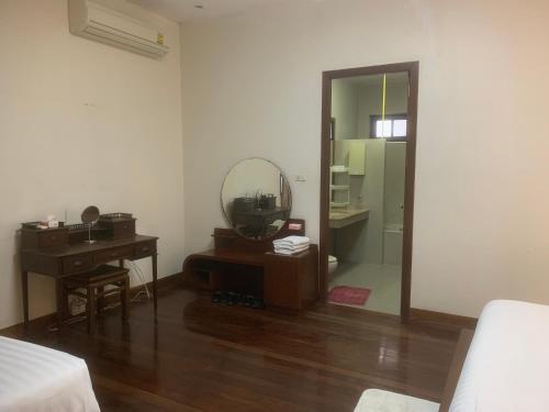 Tanwa Suite - MRT Ratchadapisek - image 5