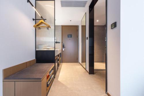 Atour Hotel Wuhan Chuhe Han Street Hongshan Square in Chu River Han Street Donghu Scenic Area