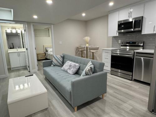 Brand new 2 Bedrooms modern guest suite with separate entrance - Apartment - Calgary