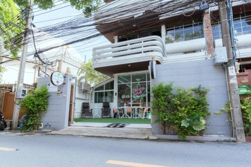 Ekkamai Buds & Beds - 420 Hostel - 숙소 외관