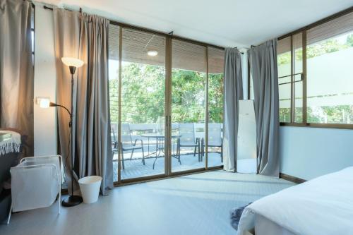 Ekkamai Buds & Beds - 420 Hostel