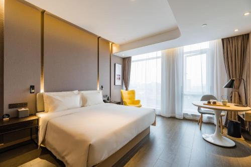 Atour Hotel Ningbo High-Tech Zone Jiangnan Road in Jiangdong District
