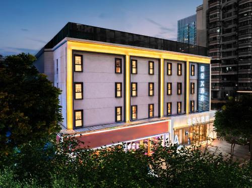 . Atour X Hotel Shantou Vientiane City Convention and Exhibition Center