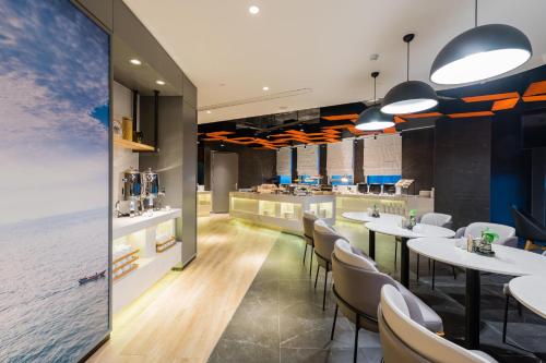 Atour Hotel Ningbo High-Tech Zone Jiangnan Road in Jiangdong District