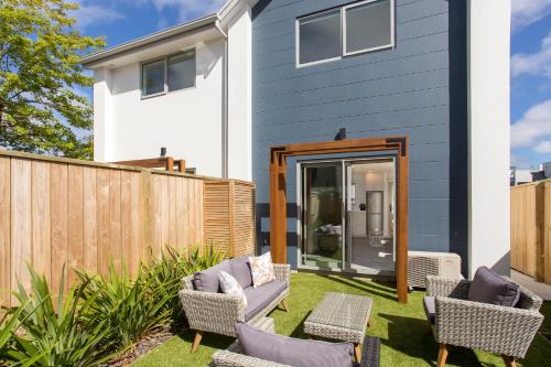 Modern Central Outdoor Living Bonus Handy CBD - image 3