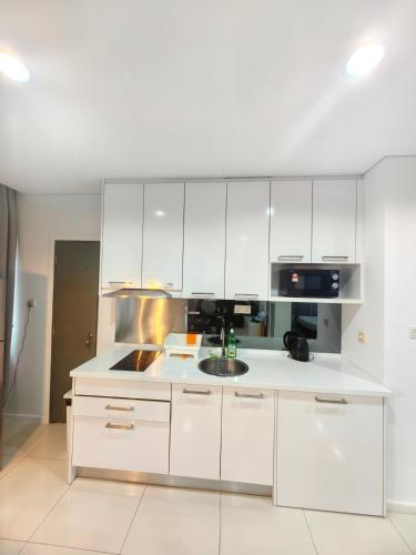 Summer Suites by Moon Orchid - image 2