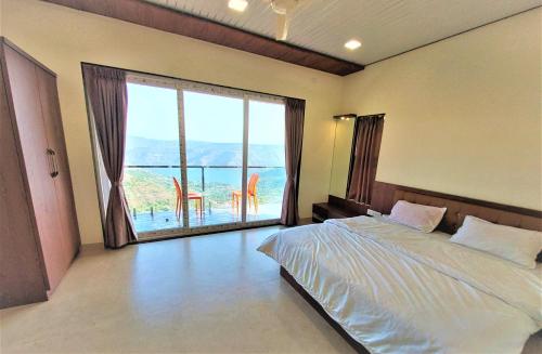 Vinayaka Stays - Infinity Pool and Breathtaking Valley View in Panchgani