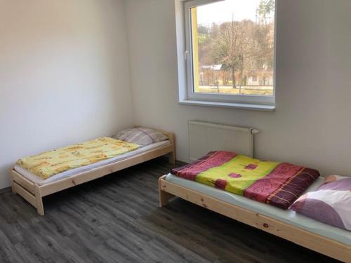 2 twin beds
