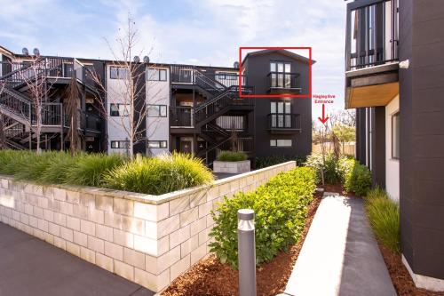 Penthouse Apartment Scenic Views-Spacious 2br - image 4