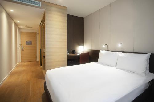 Low Floor Double Room - Barrier Free and Wheelchair Accessible