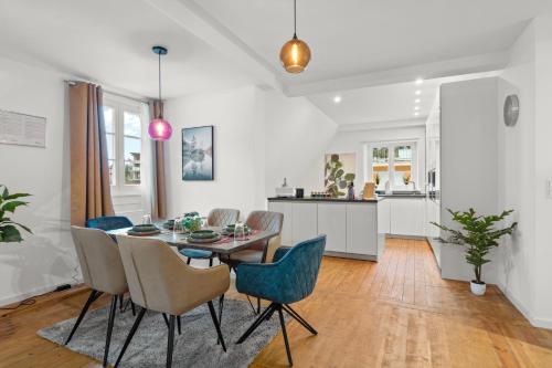 Traumhaft gelegene Altbau-Wohnung im Herzen von Weinheim - Parking in Weinheim