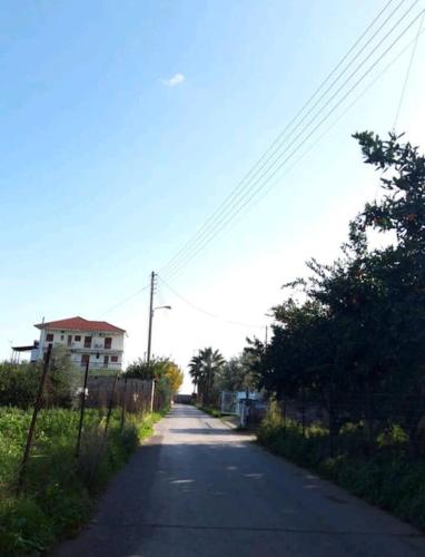 Grekou Farmhouse in the waves