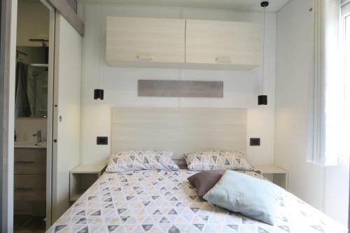 2 bedrooms, 5 beds
