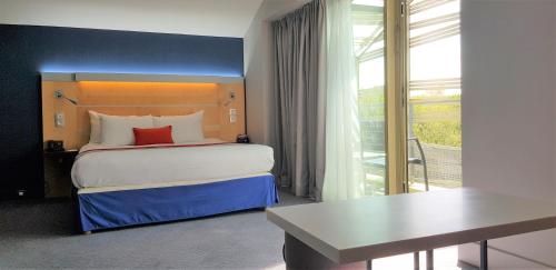 Holiday Inn Express Paris-Canal De La Villette an IHG Hotel - image 2