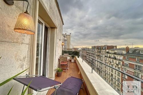 Very nice top floor studio with terrace Paris 17th