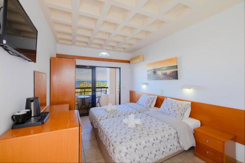 Double or Twin Room with View image 7