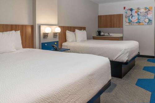 2 Queen Beds, Suite, Dog-Friendly, Non-Smoking