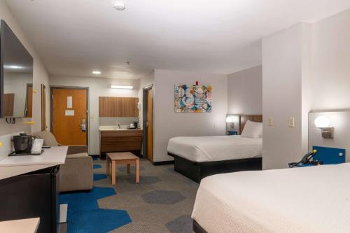 Microtel Inn & Suites by Wyndham Pigeon Forge - image 9