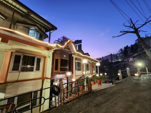 Hotel Rajdoot - Next to Old Bus Stand