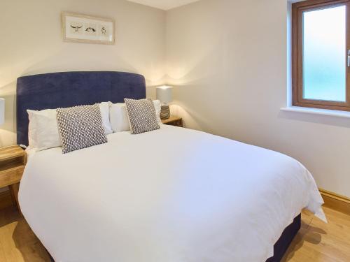 Host & Stay - Oak Barn, Ашфорд