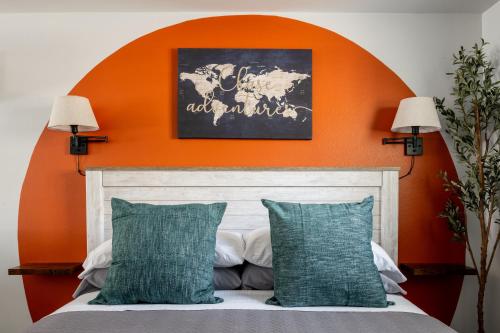 McKamy Cottage at Wrenwood Ranch, King Bed in Johnson City, USA