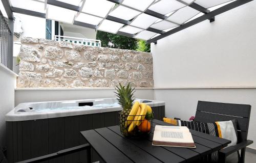 Modern Jacuzzi Apartment Minnie 4