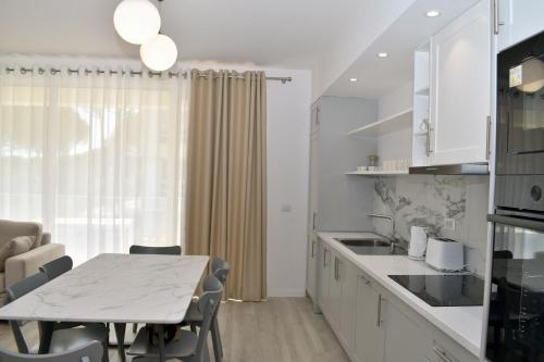 White Moon Apartment 301 and 302 - Happy Rentals