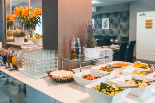 Elysee Hotel - image 9