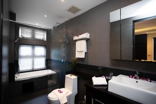 room detail thumbnail 2