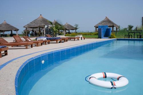 13-Bedroom Complex in Cape Point Bakau Gambia in 丹尼斯角