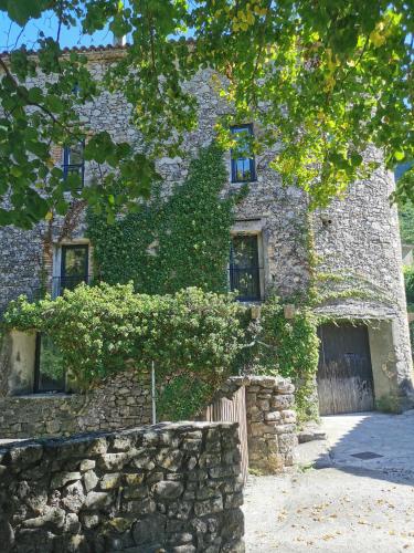 Viesnīcas āriene, Les sources / chez Léa (Les sources / chez Lea) in Bez-et-Esparon