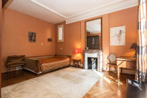 Hotel Particulier Porte Maillot – Neuilly-sur-Seine, CA