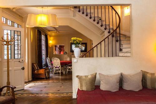 Hotel Particulier Porte Maillot – Neuilly-sur-Seine, CA