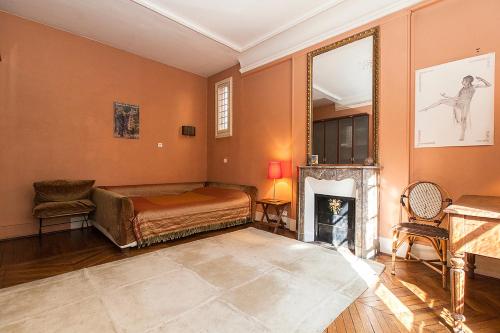 Hotel Particulier Porte Maillot – Neuilly-sur-Seine, CA