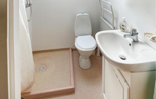 Bathroom, 1 Bedroom Gorgeous Home In Kopingsvik in Kopingsvik