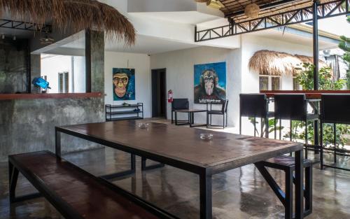 Restaurant, Wild Monkeys Hostel in Moalboal