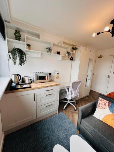 R2 - Private Room in Modern Shared Apartment, Each with Kitchenette, Central Birmingham, Birmingham (zdjęcie 10)