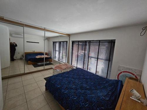 1 king bed, 2 twin beds