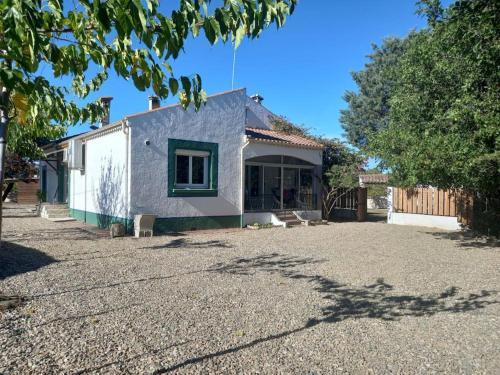 Grande maison atypique 8 pers piscine et BBQ - Location saisonnière - Pouzols-Minervois