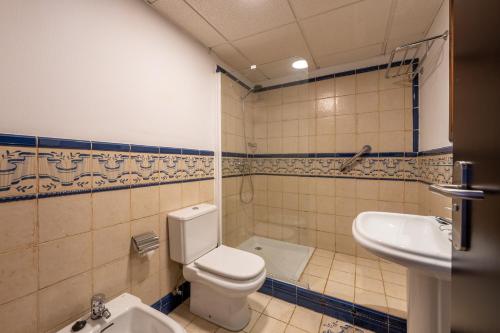 Double Room with Private Bathroom image 1