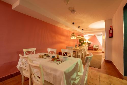 Double Room with Private Bathroom image 1