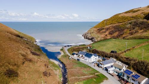 pludmale, Tanyfron Llangrannog in Talgarreg