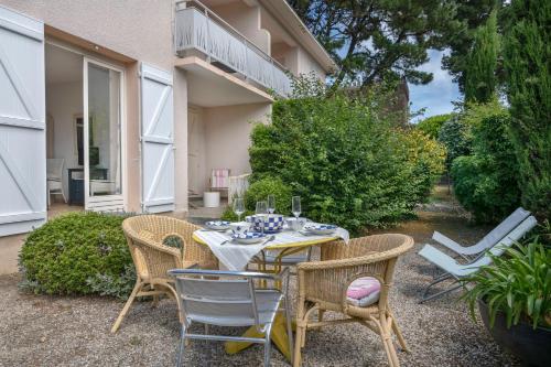 Rez de jardin à 400m de la Plage pour 4