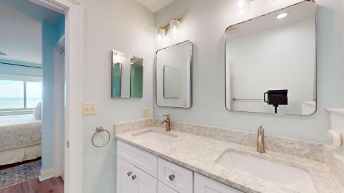 477 Captain's Walk 477 Captain's Walk