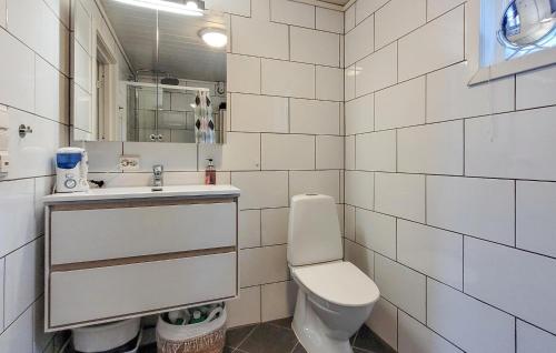 Bathroom, Nice Home In Jelsa With Kitchen in Jelsa