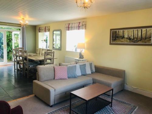 Newly renovated Old bakery House in Bath, 3 Bedroom, FREE Parking in Combe Down