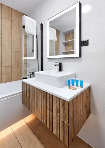 Sielawy Modern Apartment by BookingHost