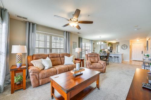 Branson Condo with Pool about 3 Mi to Silver Dollar City