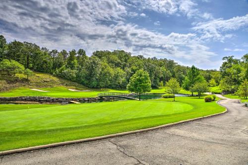 Branson Condo with Pool about 3 Mi to Silver Dollar City
