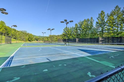 Branson Condo with Pool about 3 Mi to Silver Dollar City